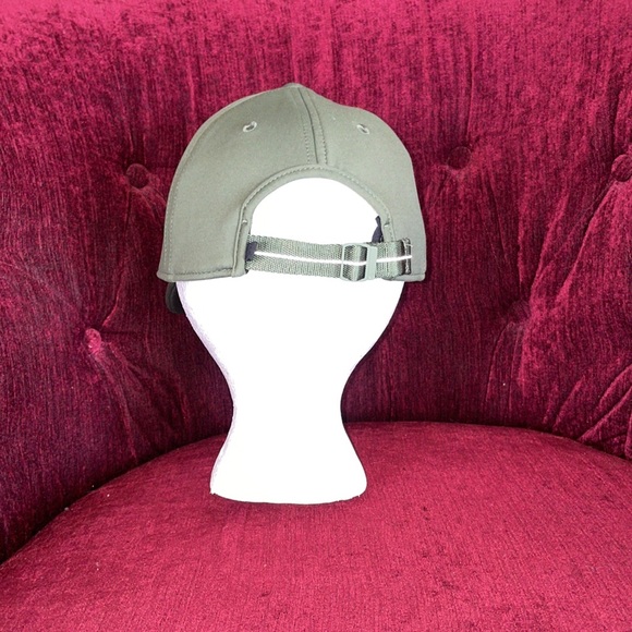 Lululemon hat - Picture 3 of 8